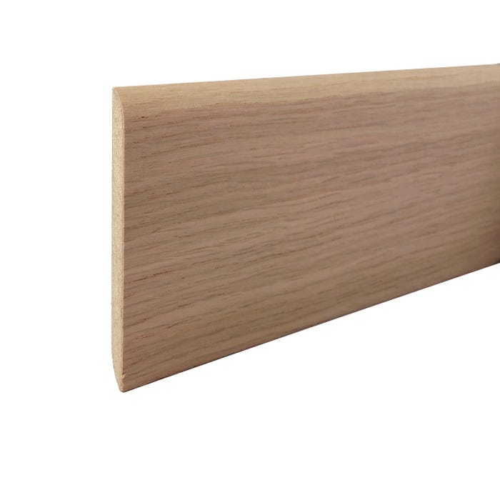 Plinthe arrondie en MDF revêtu placage bois chêne brut l.223 x H.12 x Ep.1,2 cm