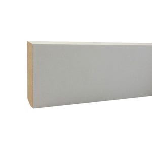 Plinthe angles vifs en MDF revêtu papier blanc l.244 x H.12 x Ep.1,2 cm
