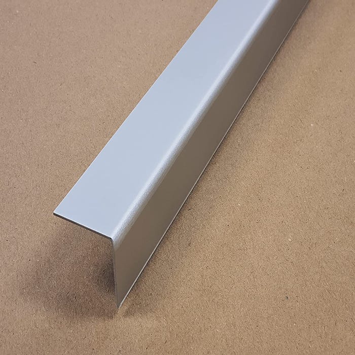 Lot 5 Cornières d'angle Aluminium Anodisé-épaisseur 1,5 mm- Long 150 cm (2 cm x 2 cm )