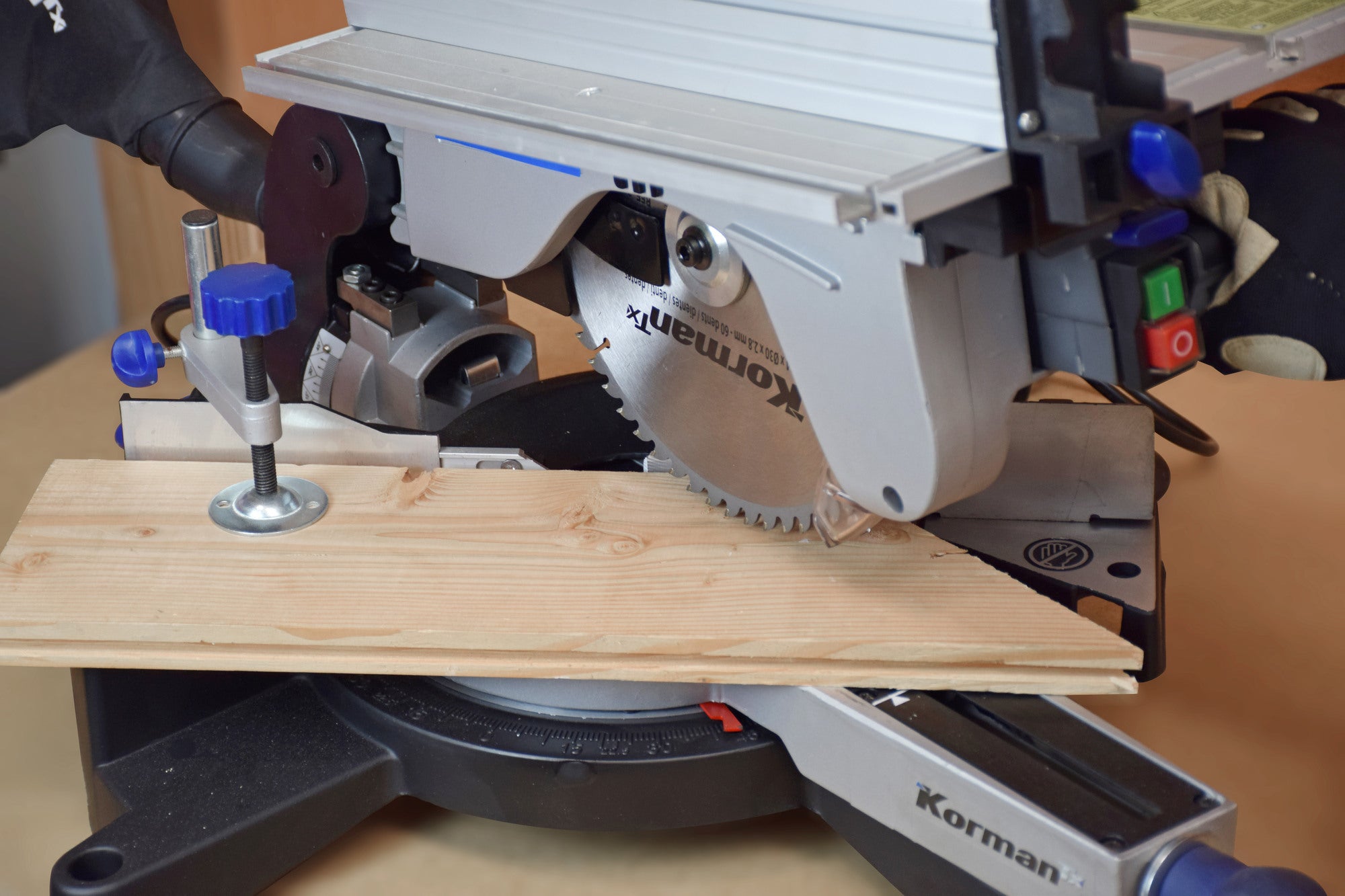 Scie à onglet sur table combiné 1800W 213209 KORMAN TX