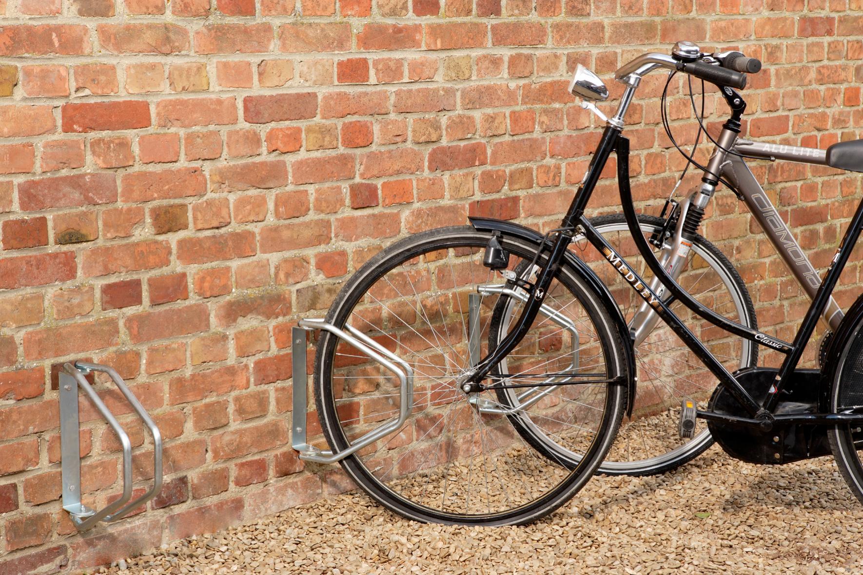 MOTTEZ Range 1 velo mural pivotant B049Q Bricoman