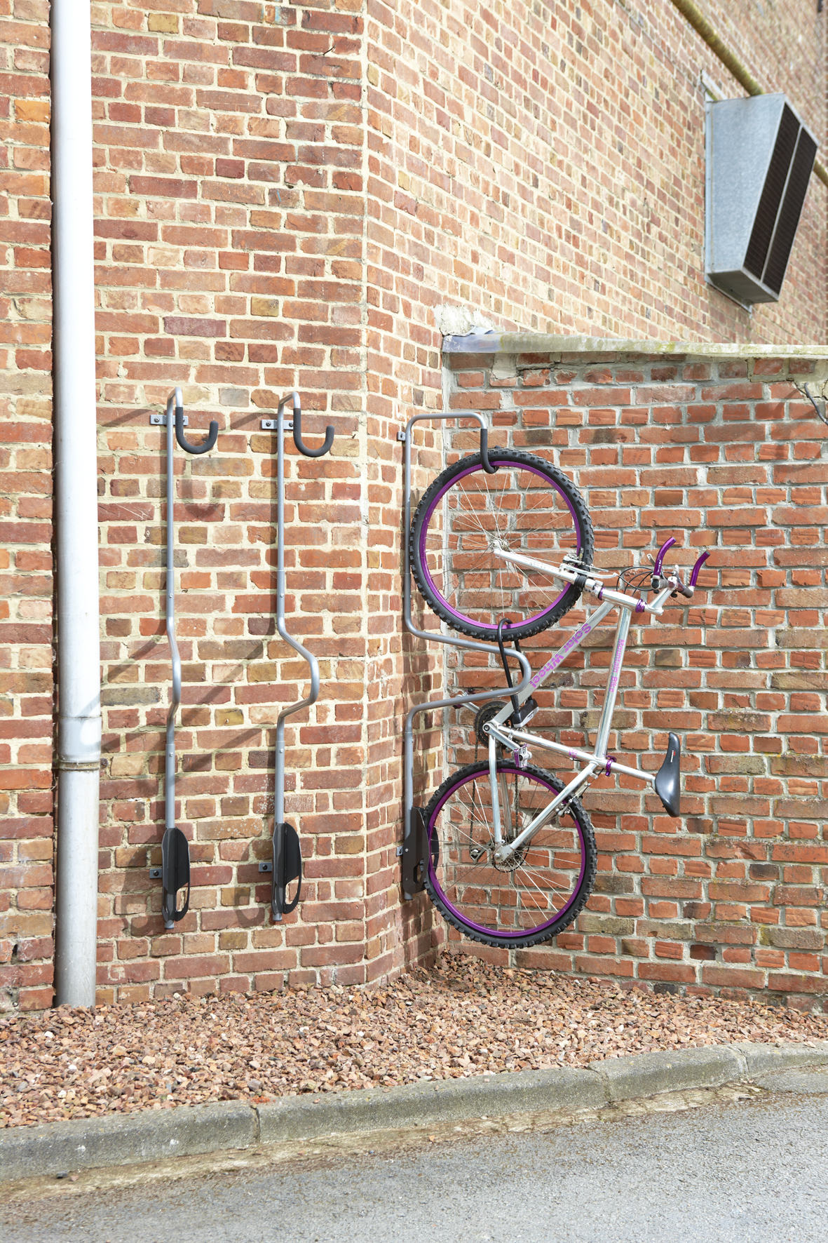 MOTTEZ - Range vélo mural individuel "antivol" - B123P
