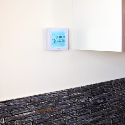Thermostat WIFI à écran tactile – Avidsen