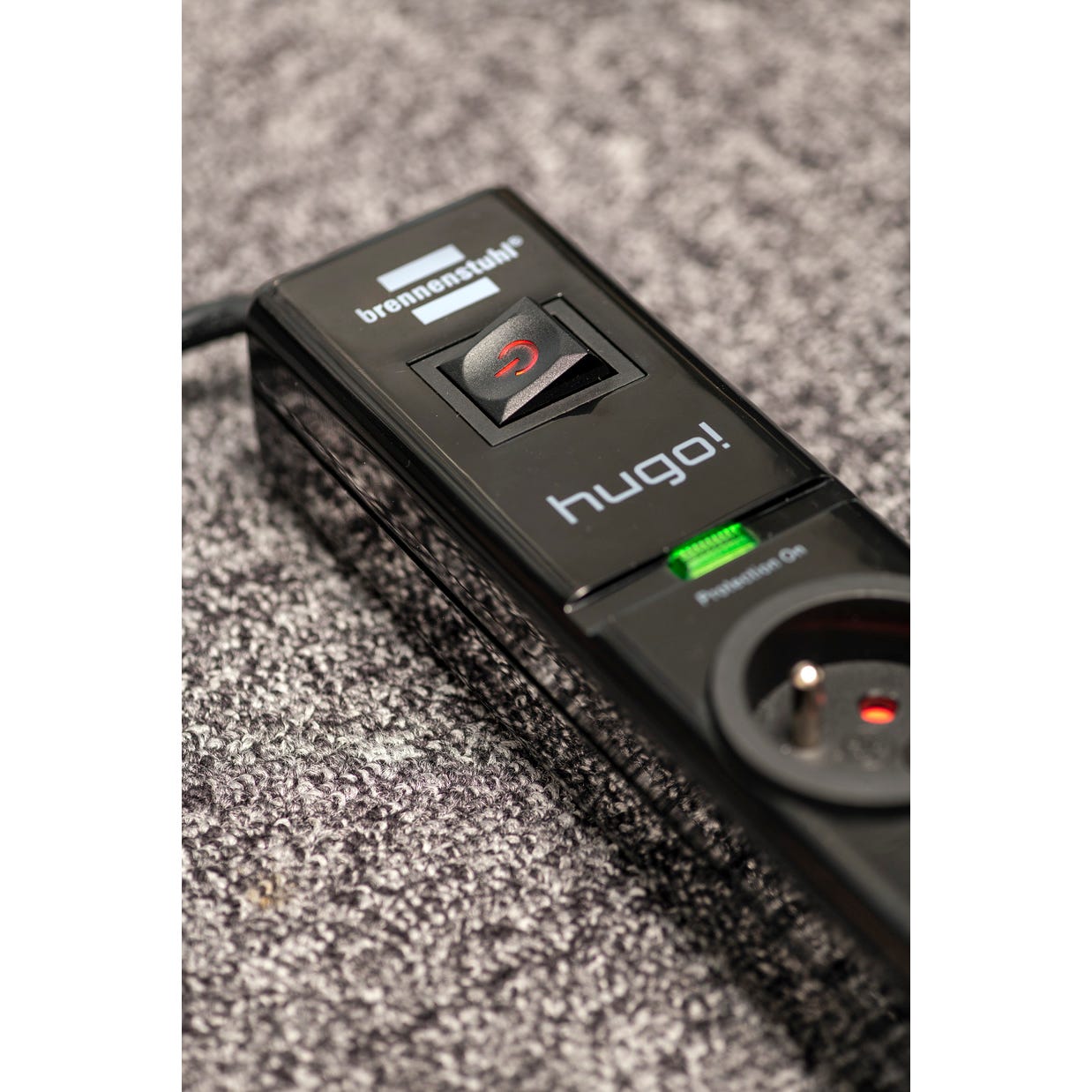Brennenstuhl Multiprise hugo! Noire - 7 prises + 2 prises USB - avec parafoudre et 2m de cable 19.500A 3