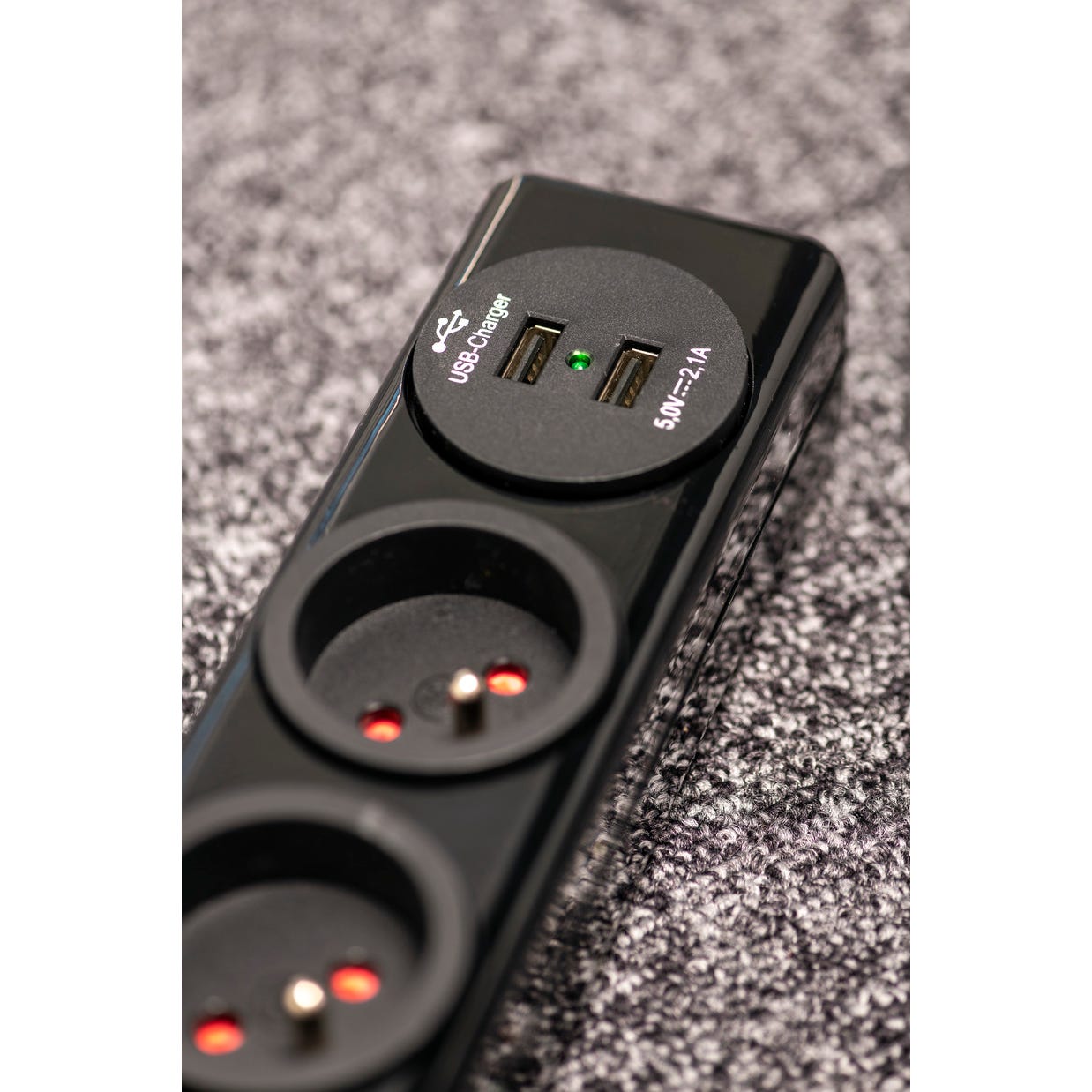Brennenstuhl Multiprise hugo! Noire - 7 prises + 2 prises USB - avec parafoudre et 2m de cable 19.500A 4