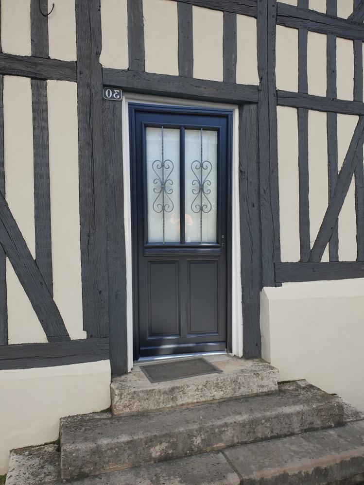 Porte D' Entree Bois Exo Modele 'Sobra' 215X90 Poussant Gauche Cote Tableau Vendue Avec Poignee Et Barillet