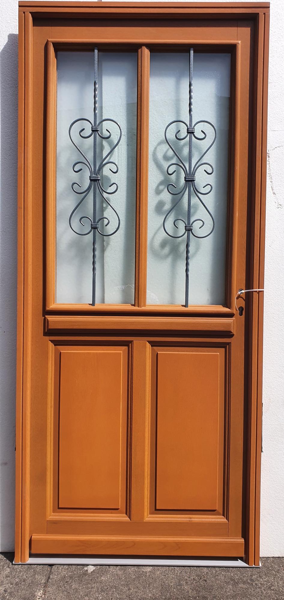 PORTE D' ENTREE BOIS EXO MODELE 'SYRAH' 215X90 POUSSANT GAUCHE COTE TABLEAU