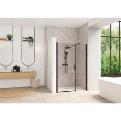 Porte de douche battante largeur 1,40m hauteur 2,05m avec paroi fixe SMART Design sans seuil (conforme PMR) profilé noir verre transparent