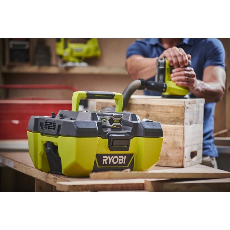 Pack RYOBI Aspirateur d'atelier 18V One Plus R18PV-0 - 1 Batterie 3.0Ah High Energy - 1 Chargeur ultra rapide 1