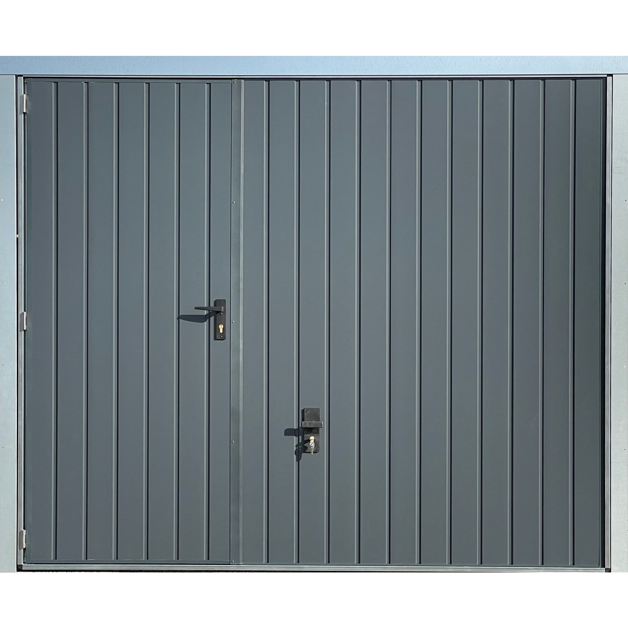 Porte de garage basculante grise avec portillon l.240 x H.200 cm x Ep.20 mm 0