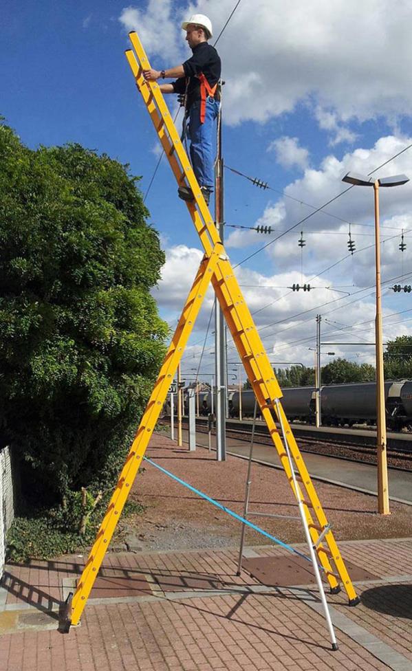 echelle-transformable-3-plans-3x10-barreaux-longueur-6-50m-pli-e-2