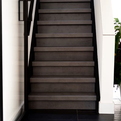 Lot de 3 planches palier rénovation d'escalier stratifié dark grey 2050 x 225 x 8 mm . - PEFC 70% 2