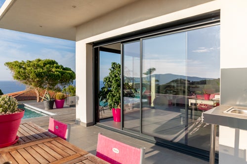 Baie coulissante aluminium sur-mesure gris